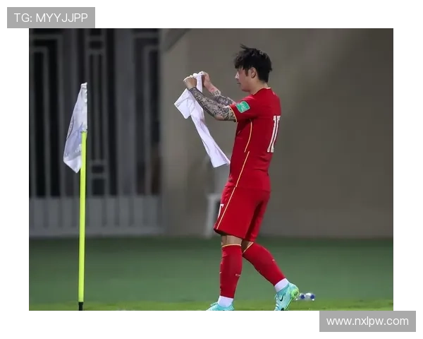 中国足球队迎来新任主教练 力争2026世界杯资格赛突破困境 中国足球队迎来新任主教练 力争2026世界杯资格赛突破困境