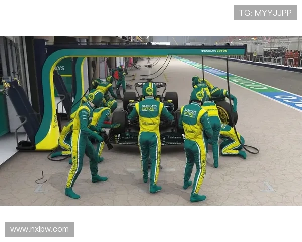 新赛季F1车队鏖战赛道焦点全解析与精彩瞬间回顾震撼再现巅峰对决 新赛季F1车队鏖战赛道焦点全解析与精彩瞬间回顾震撼再现巅峰对决