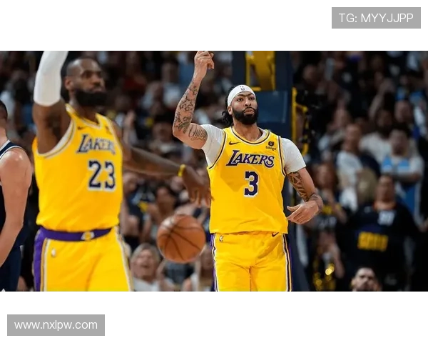 詹姆斯领衔湖人新赛季阵容崛起，年轻球员表现亮眼助力球队冲击总冠军